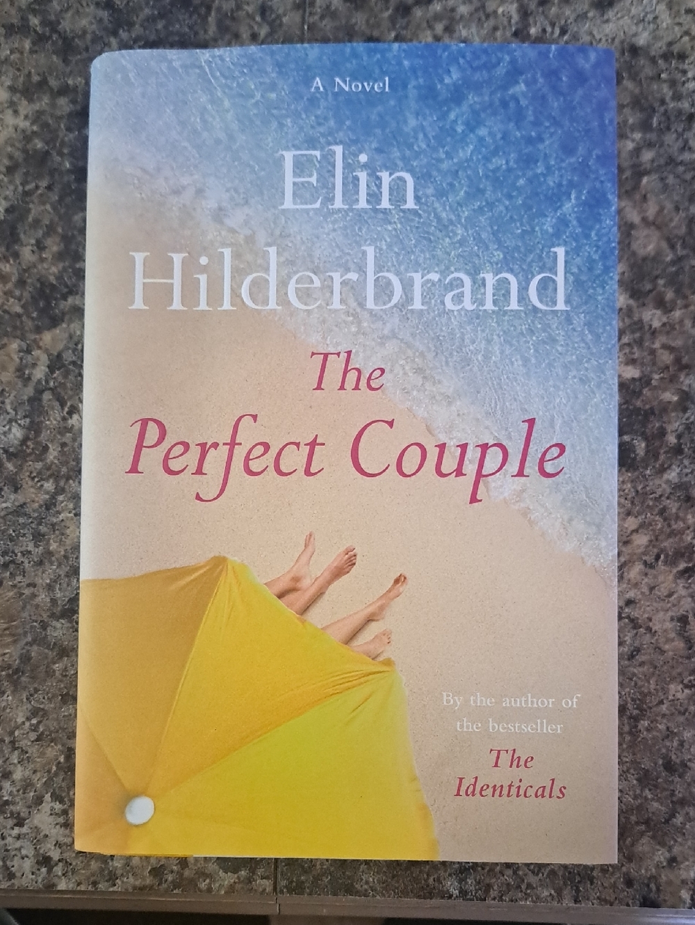 Elin Hilderbrand — The Perfect Couple (Beach Cover, Yellow Umbrella)